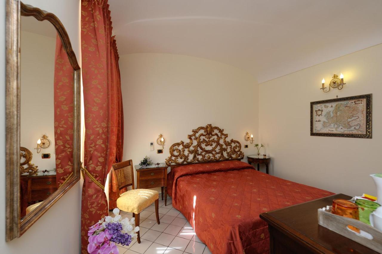 Amalfi Old Square Room & Apartments Екстер'єр фото