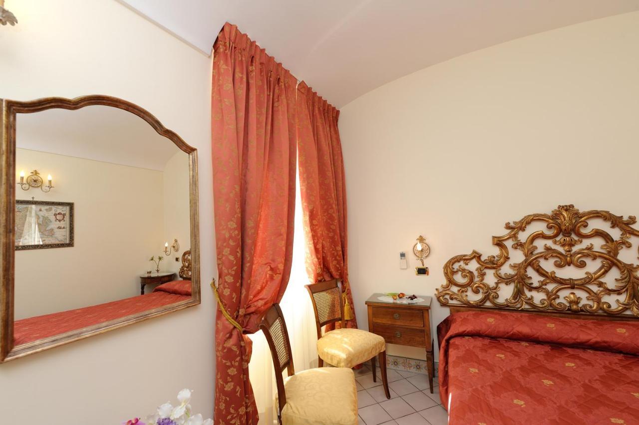Amalfi Old Square Room & Apartments Екстер'єр фото