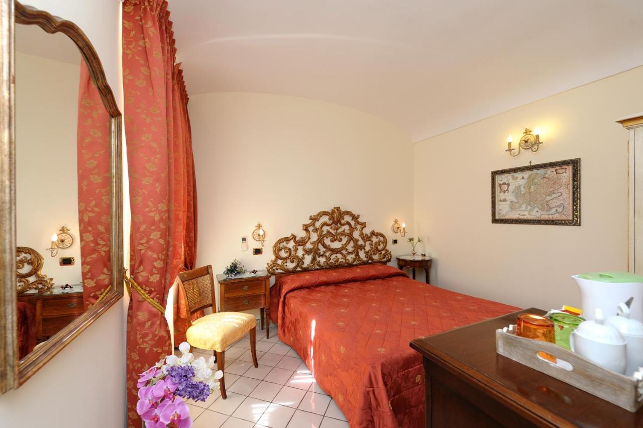Amalfi Old Square Room & Apartments Екстер'єр фото