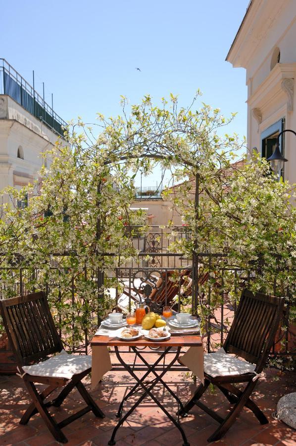 Amalfi Old Square Room & Apartments Екстер'єр фото