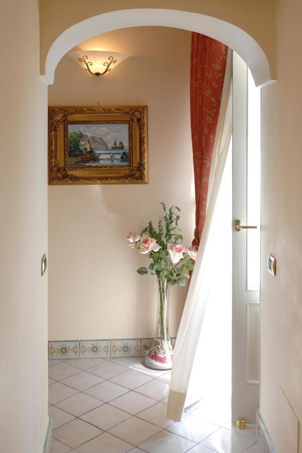 Amalfi Old Square Room & Apartments Екстер'єр фото