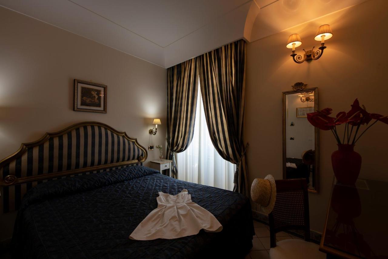 Amalfi Old Square Room & Apartments Екстер'єр фото