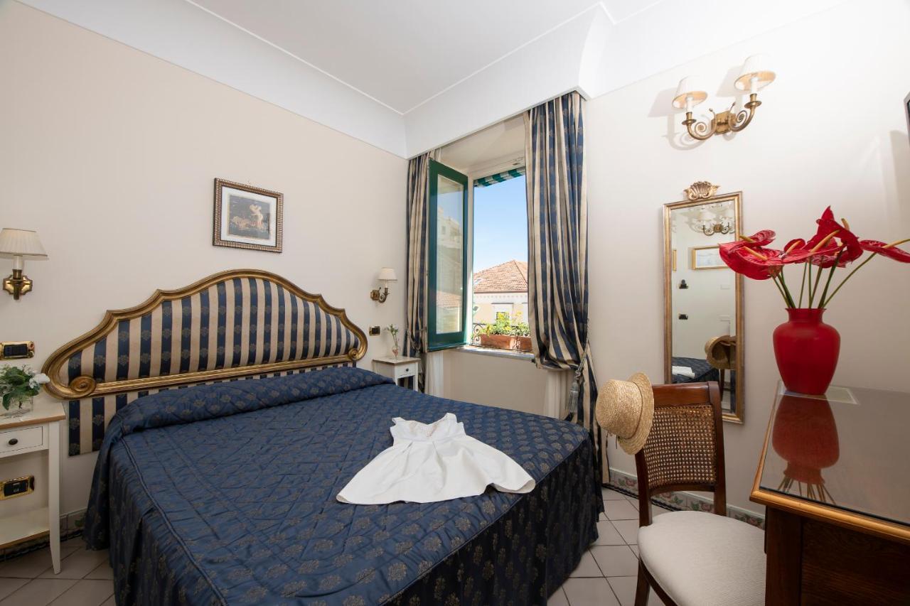 Amalfi Old Square Room & Apartments Екстер'єр фото