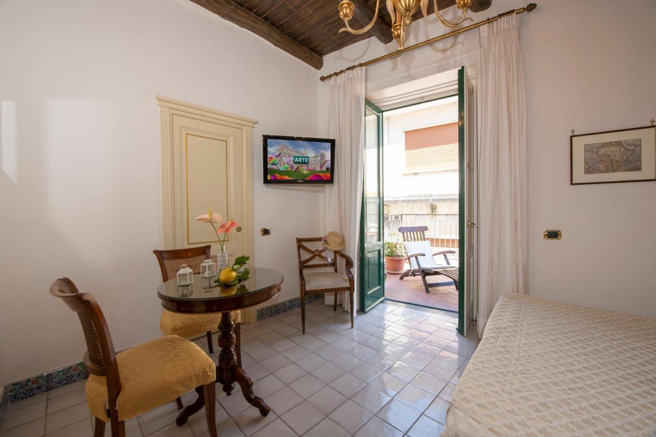 Amalfi Old Square Room & Apartments Екстер'єр фото