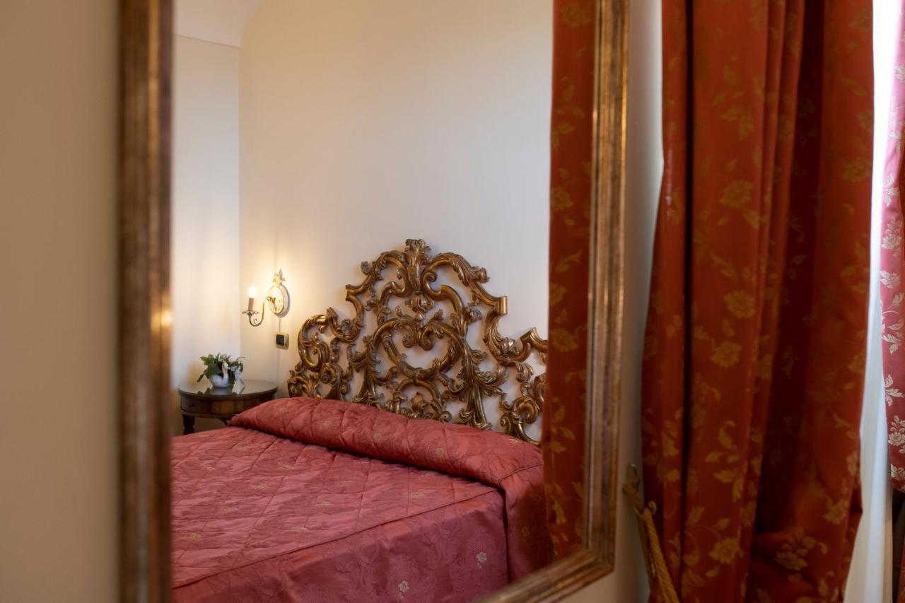 Amalfi Old Square Room & Apartments Екстер'єр фото